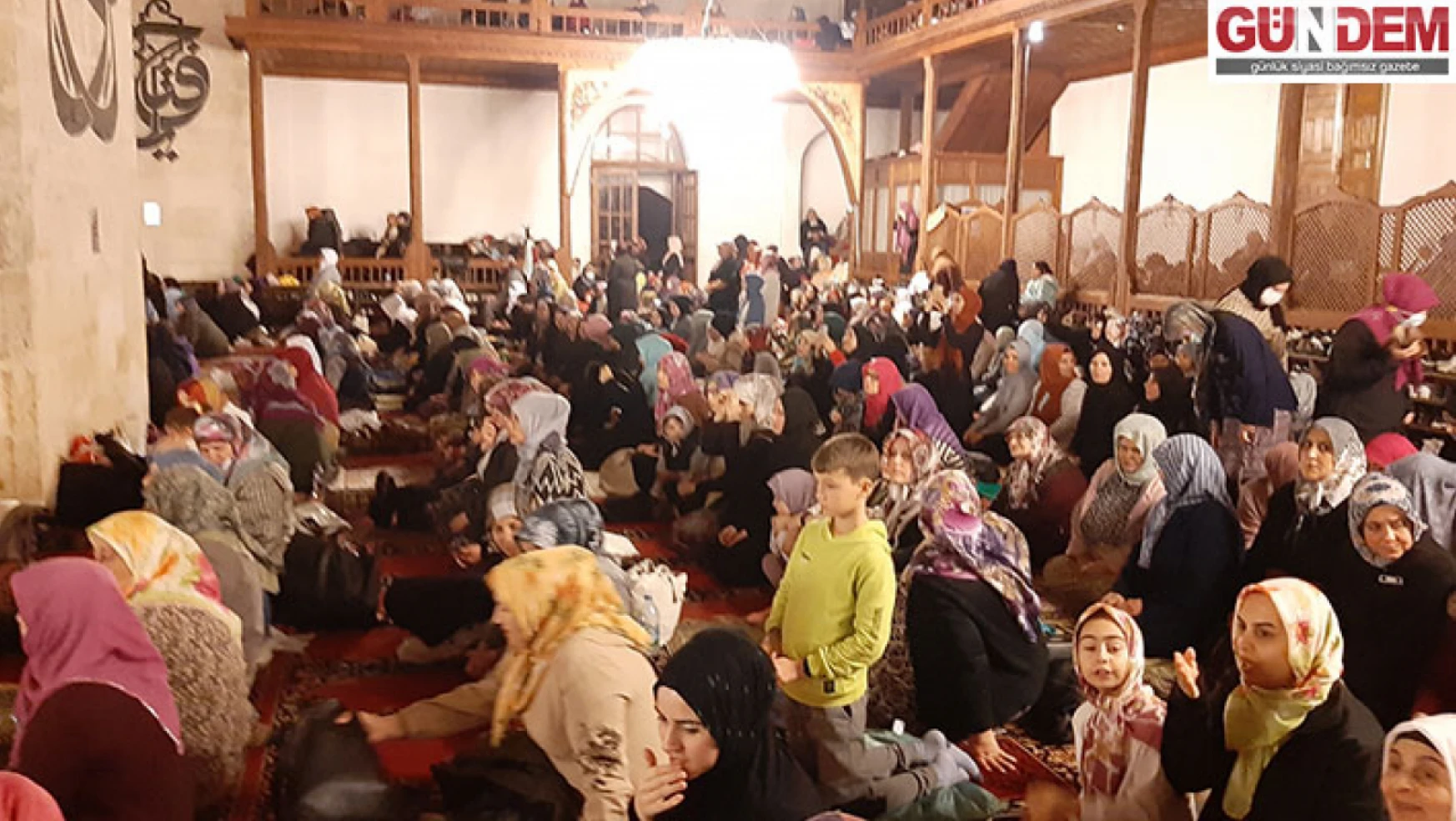 Edirne'de selatin camiler Kadir Gecesi'nde doldu taştı