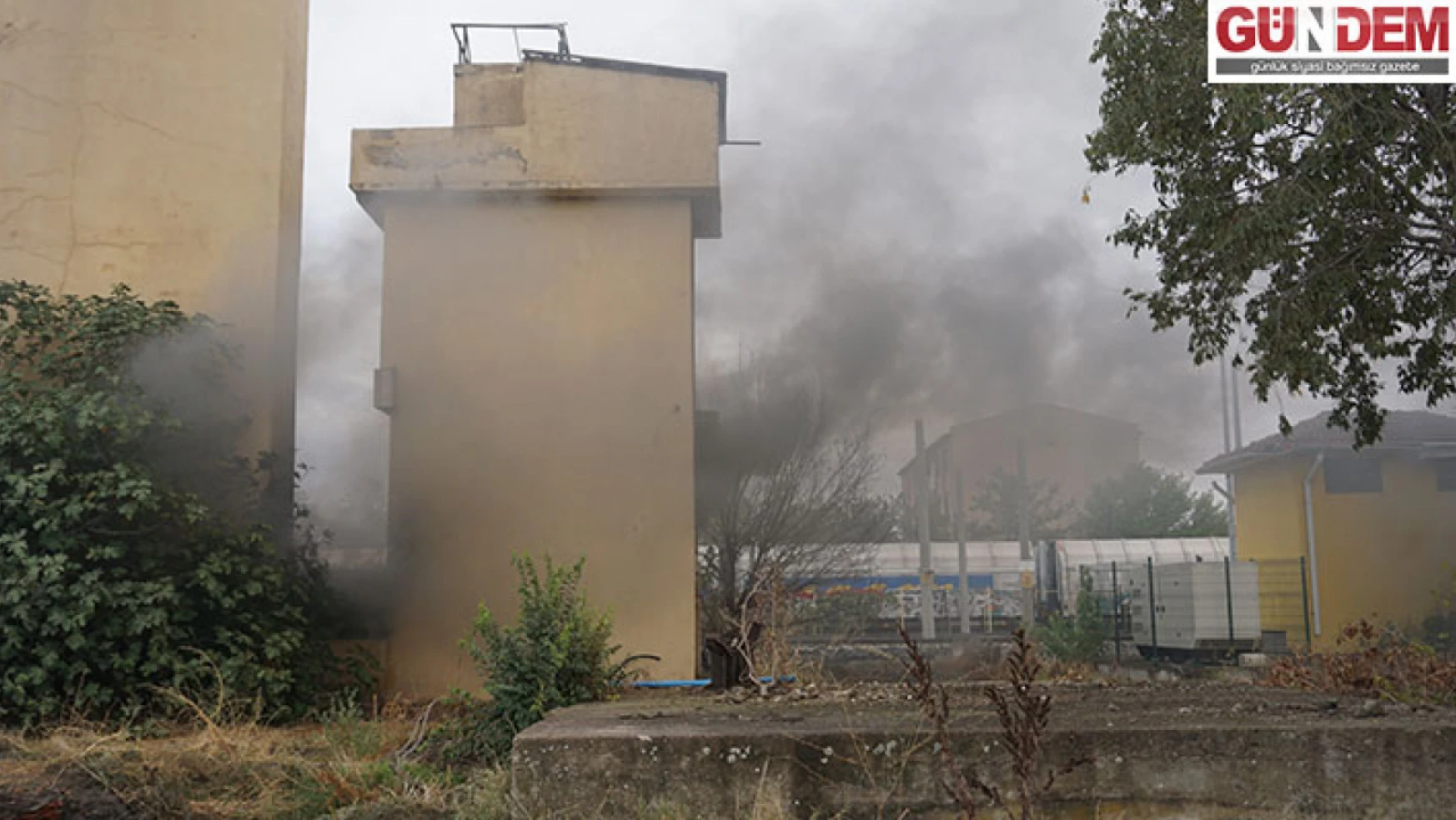 Edirne'de TCDD'ye ait eski kazan dairesinde yangın çıktı.