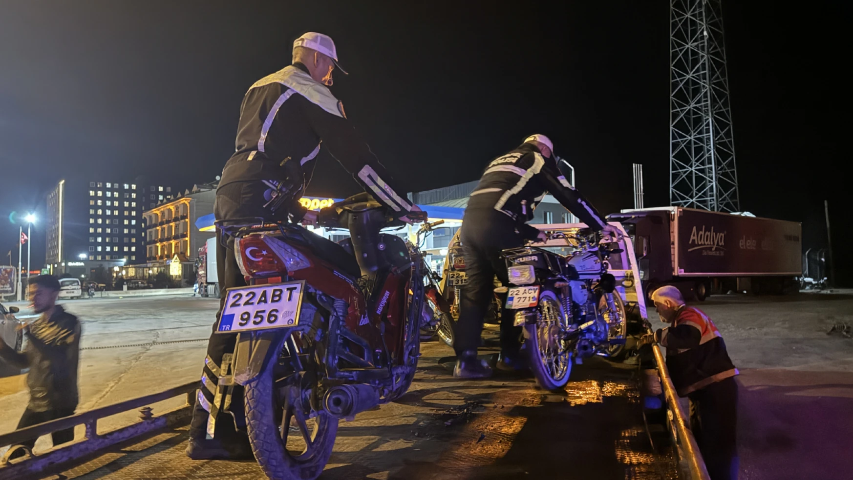 Edirne'de yarış yapan motosiklet sürücülerine 69 bin 460 lira ceza uygulandı