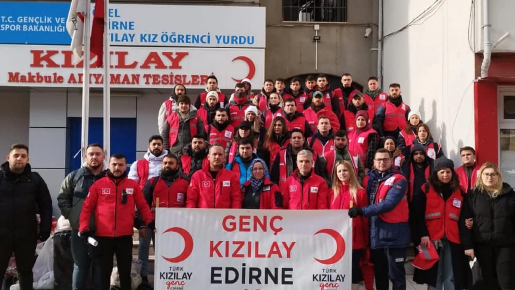 Edirne'den 46 Türk Kızılay gönüllüsü Adıyaman'a gitti