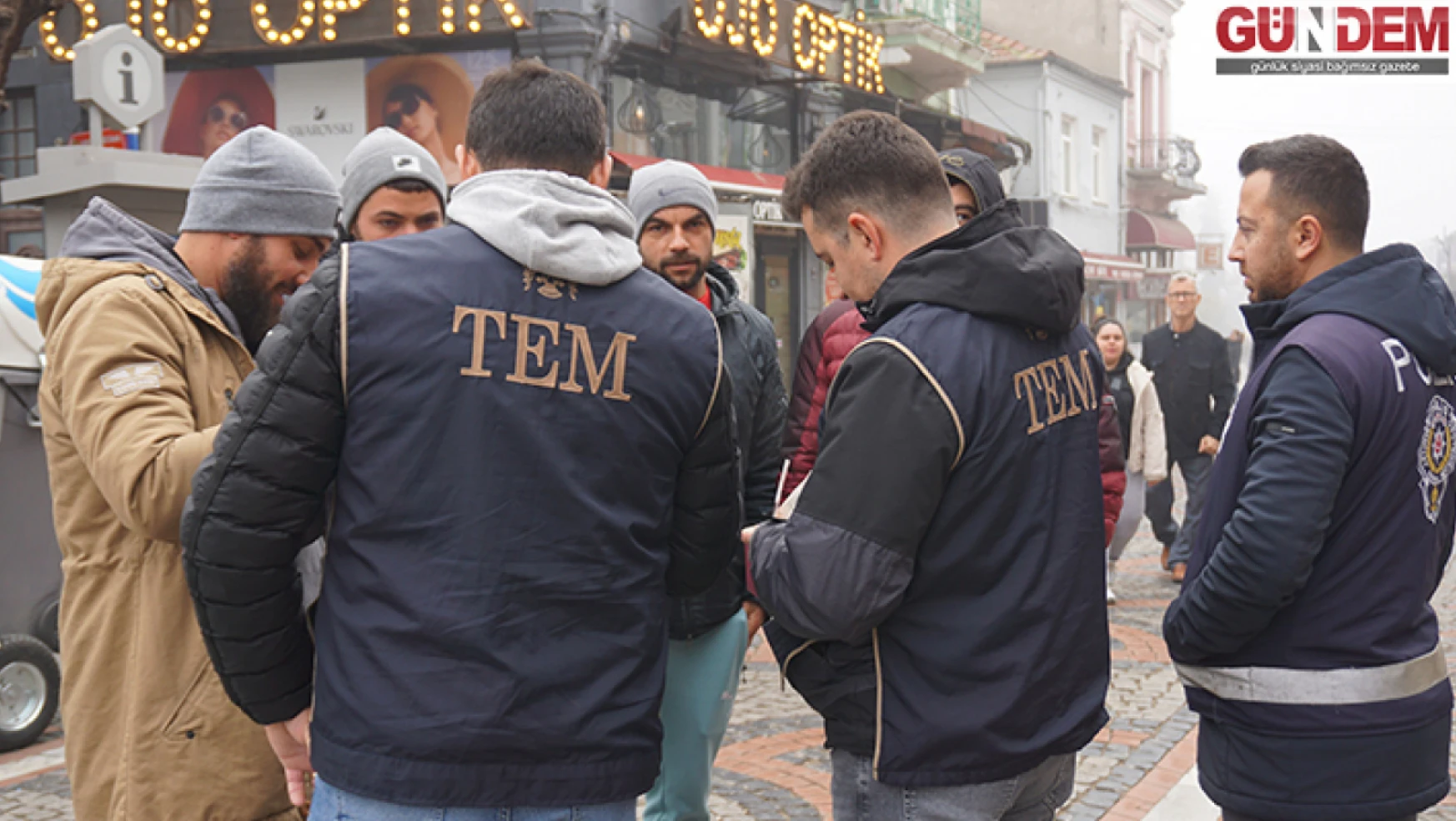 Edirne İl Emniyet Müdürlüğü ekipleri tarafından Saraçlar Caddesi'nde denetim gerçekleştirildi.