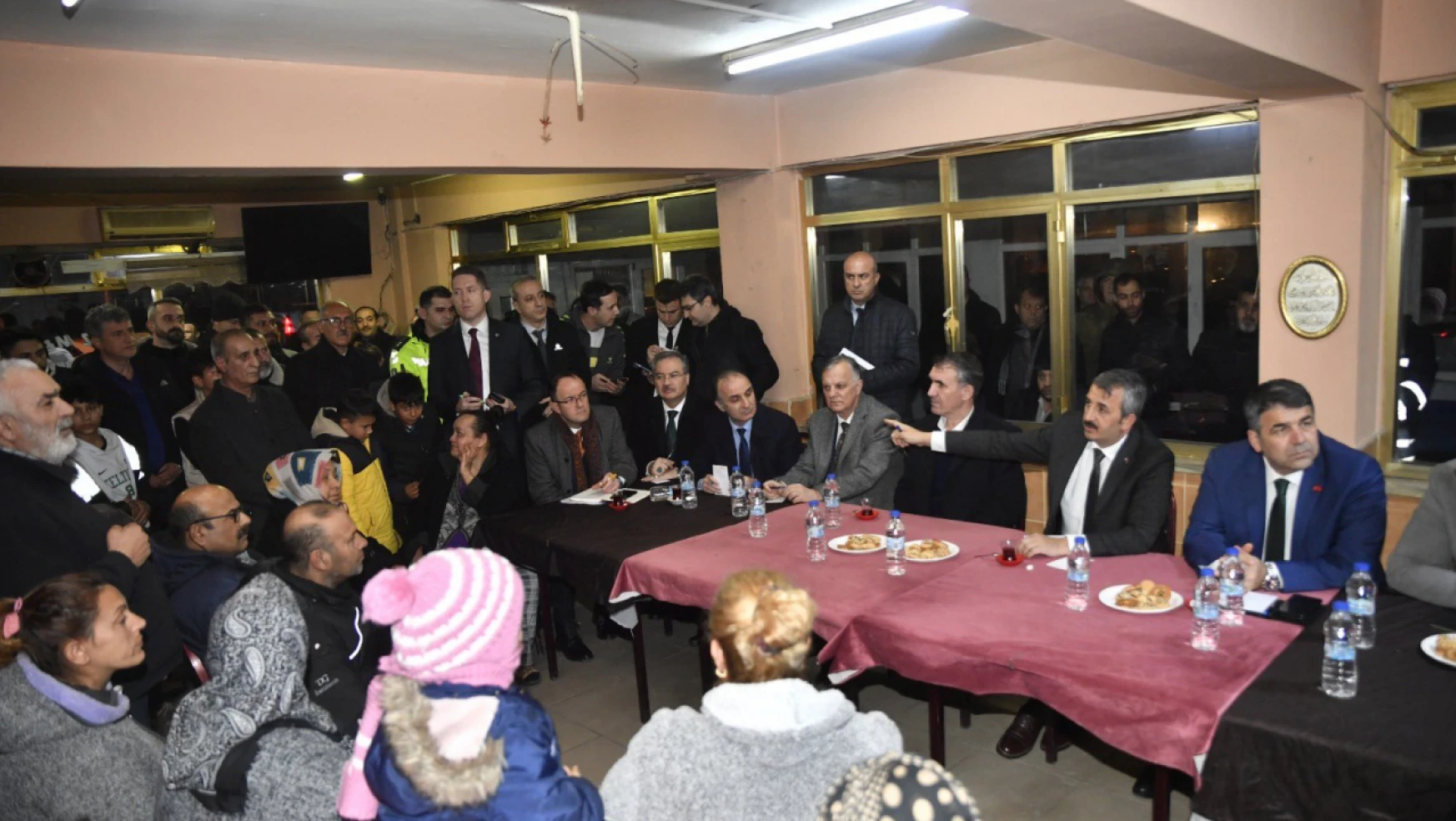 Edirne Valisi Sezer, mahalle ziyaretlerini sürdürüyor