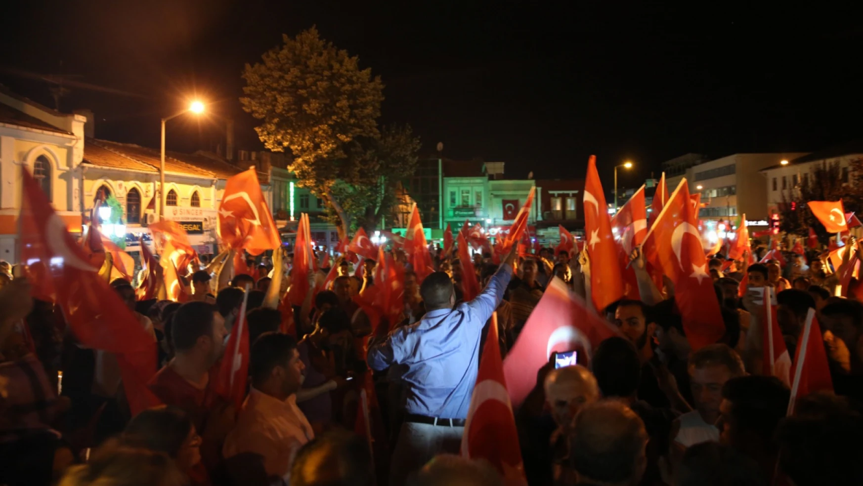 Edirnelilerin 15 Temmuz gecesindeki demokrasi mücadelesi