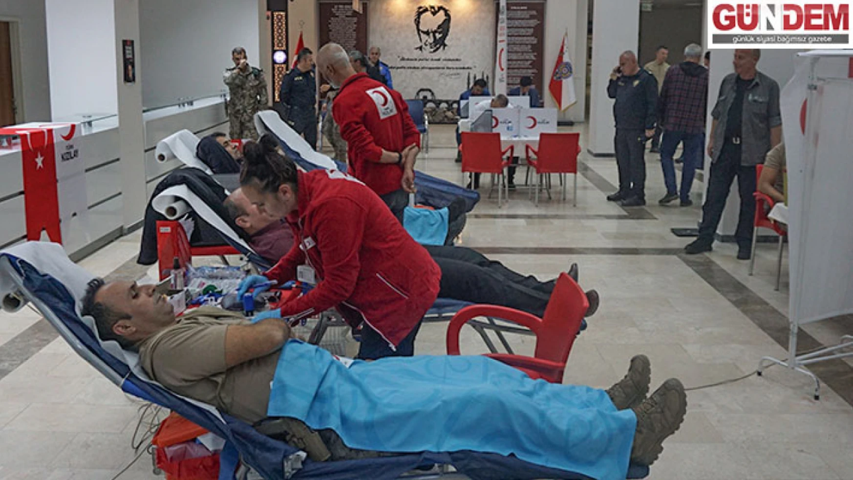 Emniyet Müdürü Karaburun ve polis memurları kan bağışında bulundu