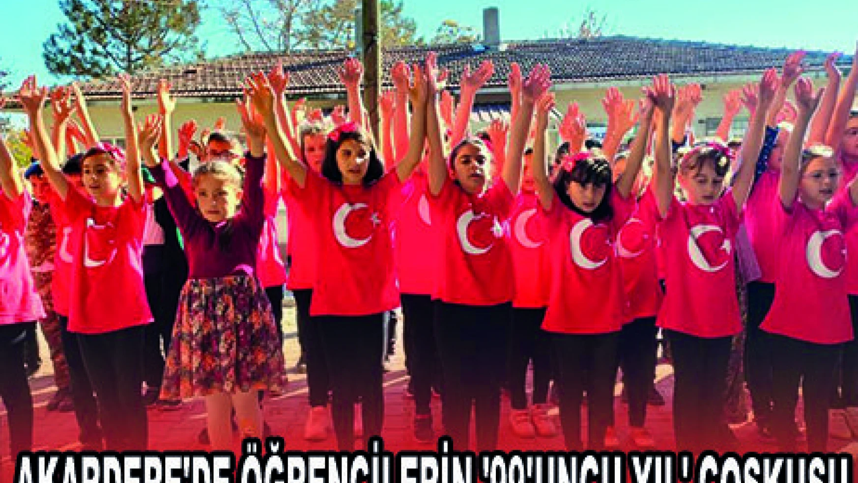 AKARDERE'DE ÖĞRENCİLERİN '99'UNCU YIL' COŞKUSU