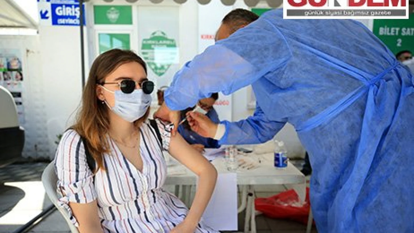 Kırklareli'nde sağlık çalışanlarının aşılanan 18 yaş ve üzerindeki çocuklarından akranlarına 'aşı olun' çağrısı
