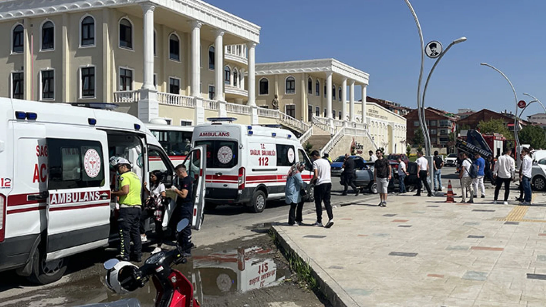 İki otomobilin çarpıştığı kazada 4 kişi yaralandı