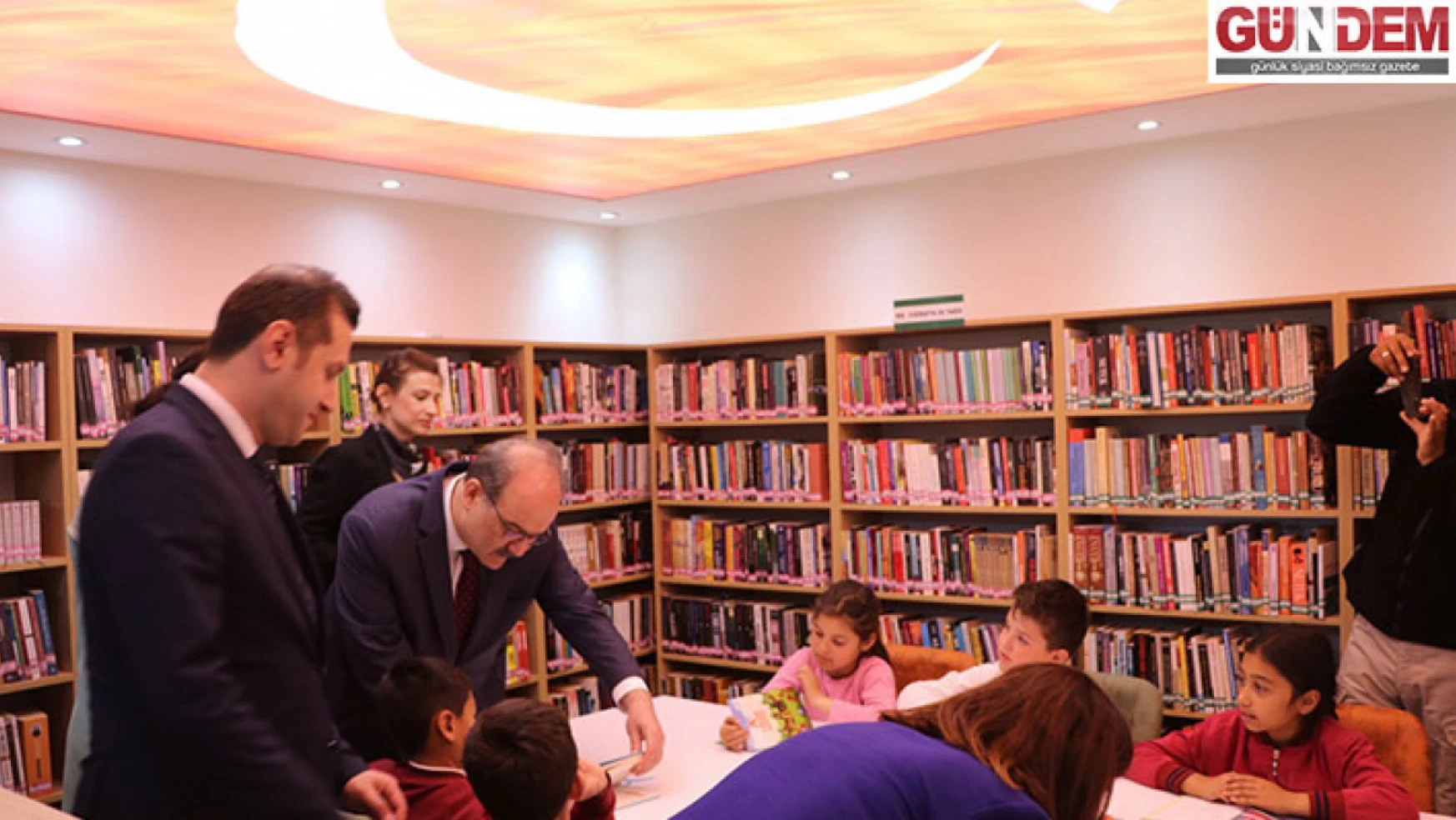 İlçelerde yenilenen kütüphaneler düzenlenen törenle açıldı