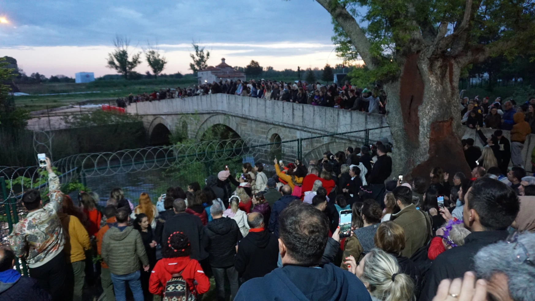 Kakava Şenlikleri Tunca Nehri'ne bırakılan dileklerle sona erdi