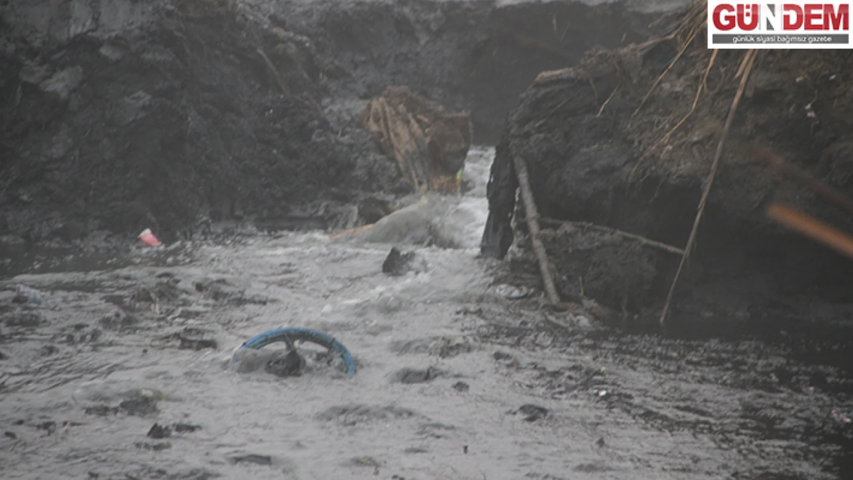 Kanalizasyon atıkları Tunca Nehri'ni kirletiyor