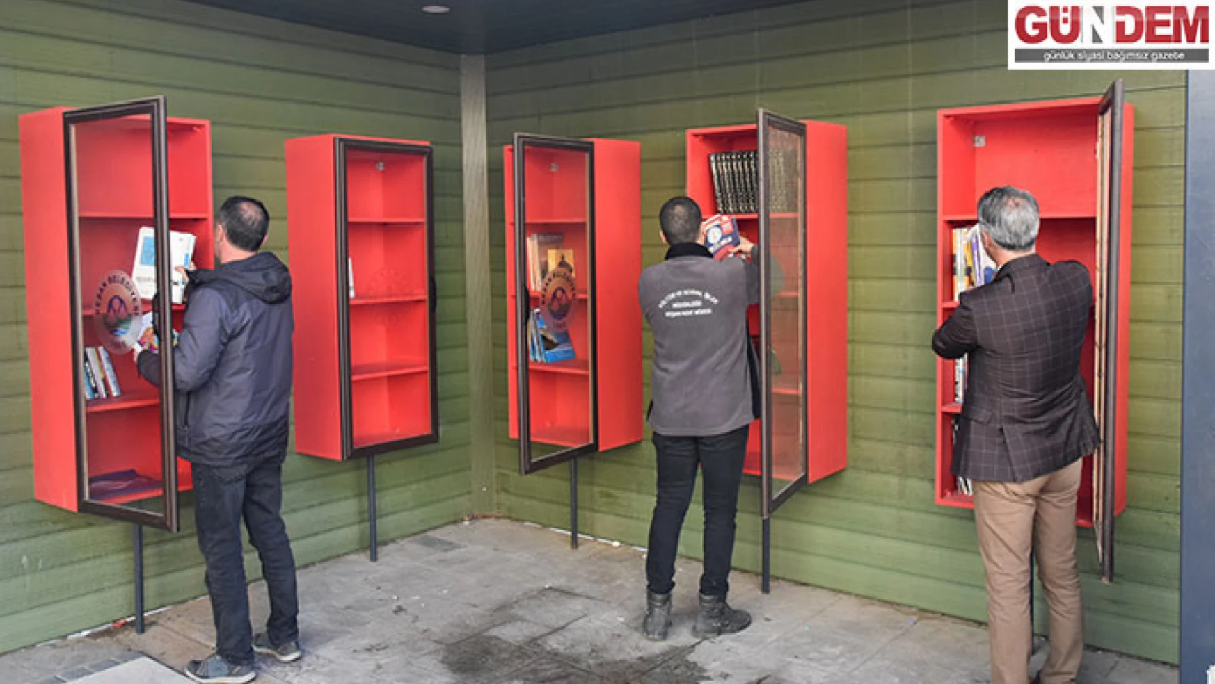 Keşan Lisesi Sokak Kütüphanesi'nde kitaplıkların kapakları 15 bin kez açıldı
