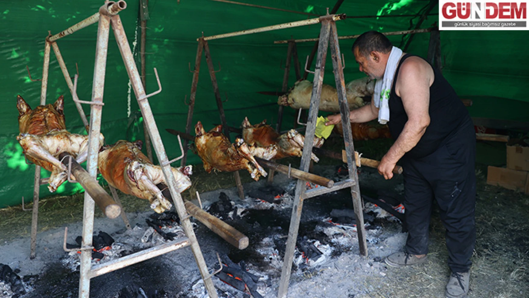 Kırkpınar'ın beklenen lezzeti kuzu çevirme lezzeti Sarayiçi'ni sardı