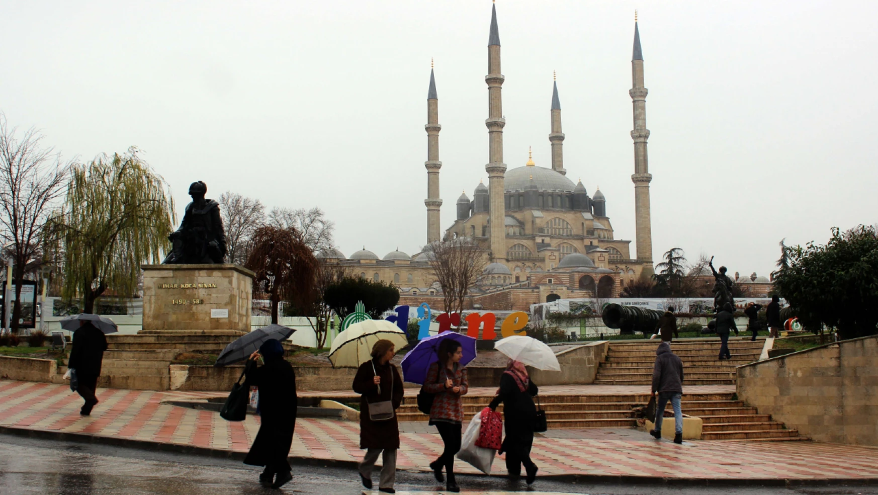 Marmara hafta sonu soğuk ve yağışlı havanın etkisi altına giriyor