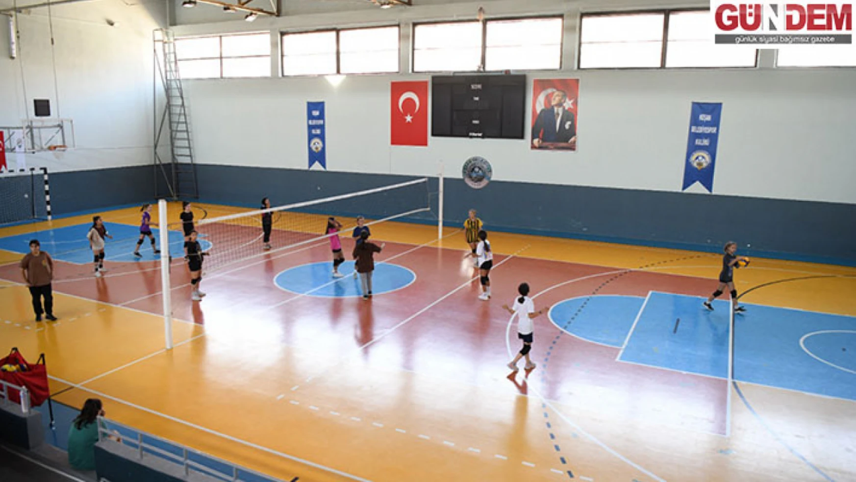 Mustafa Helvacıoğlu: 'Kapalı spor salonuna ikinci kez zemin yapılmıyor'