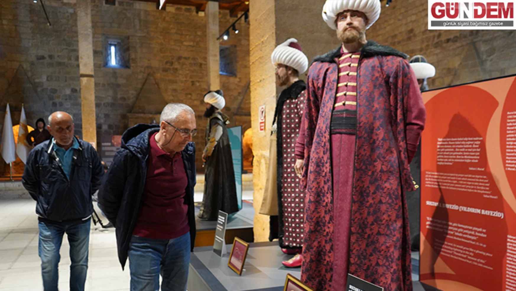 Osmanlı padişahları tuğraları sergisi ziyaretçilerin beğenisine sunuldu