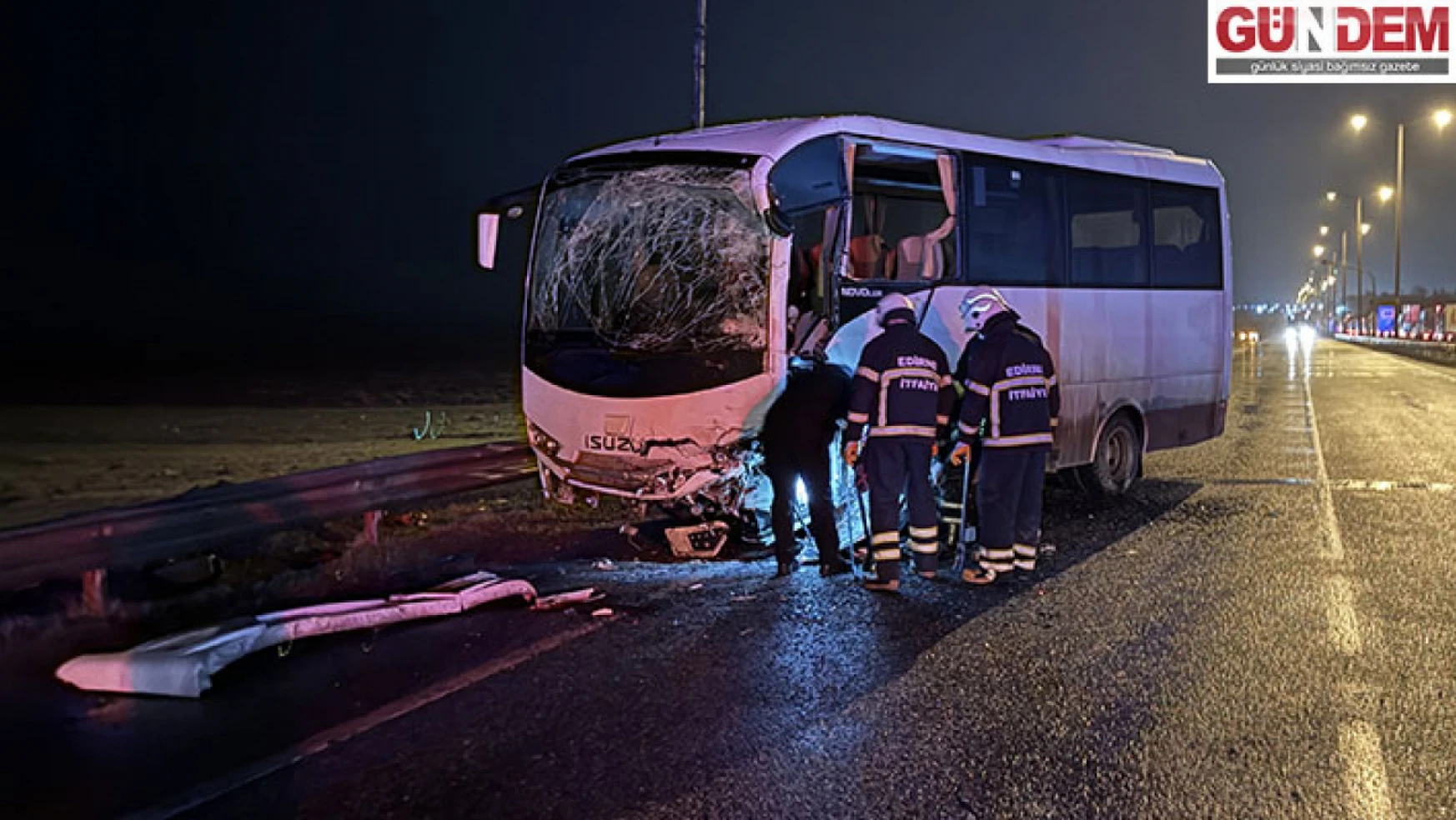 Polis servis aracıyla otobüsün çarpışması sonucu 11 kişi yaralandı