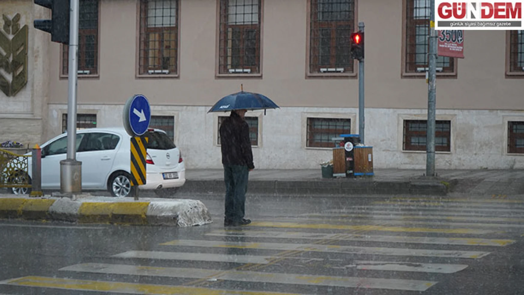 Sağanak yağış Edirne'de hayatı olumsuz etkiledi