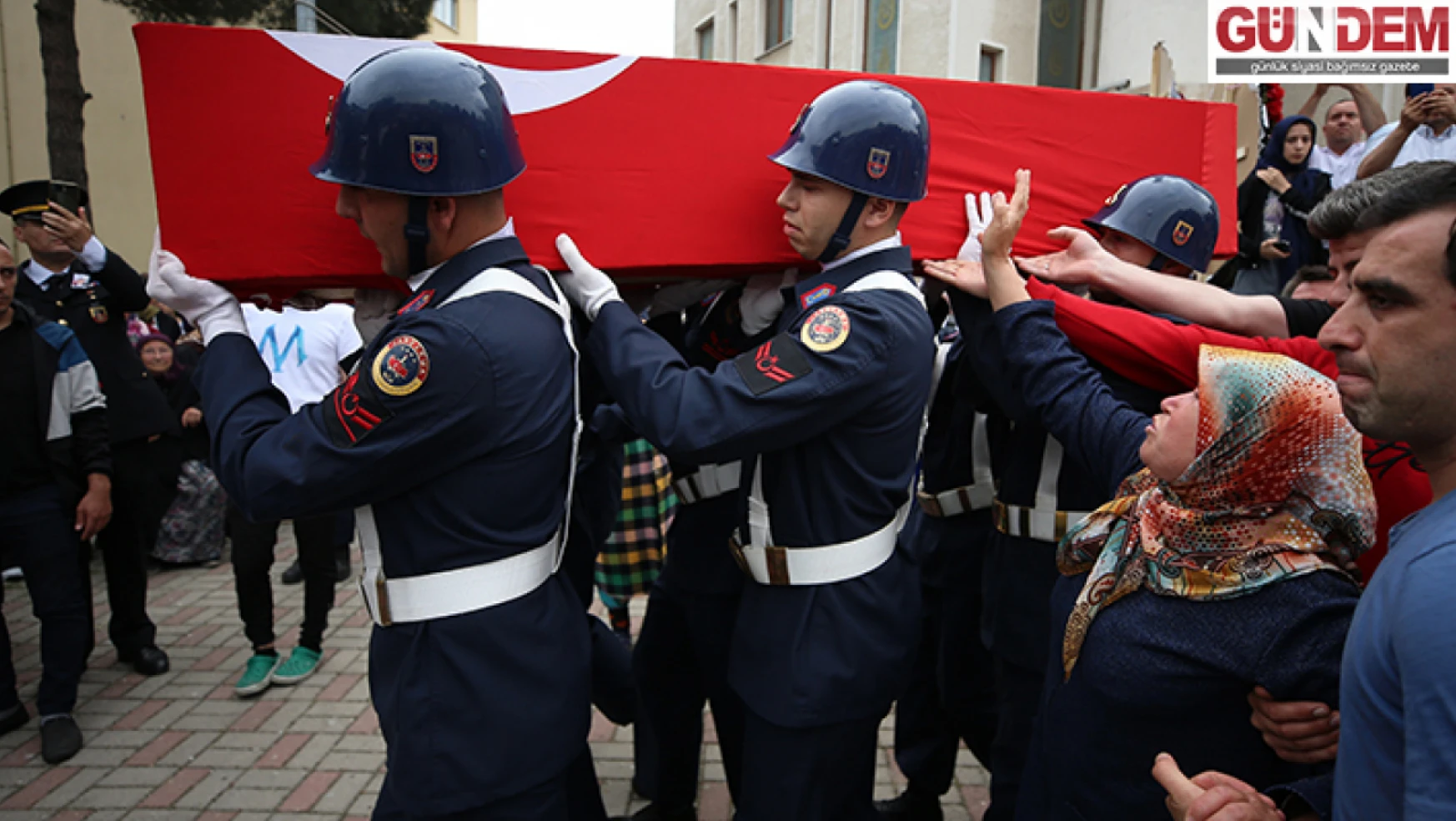 Şehit Uzman Çavuş Aydın Ceylan'ın cenazesi Çanakkale'de toprağa verildi