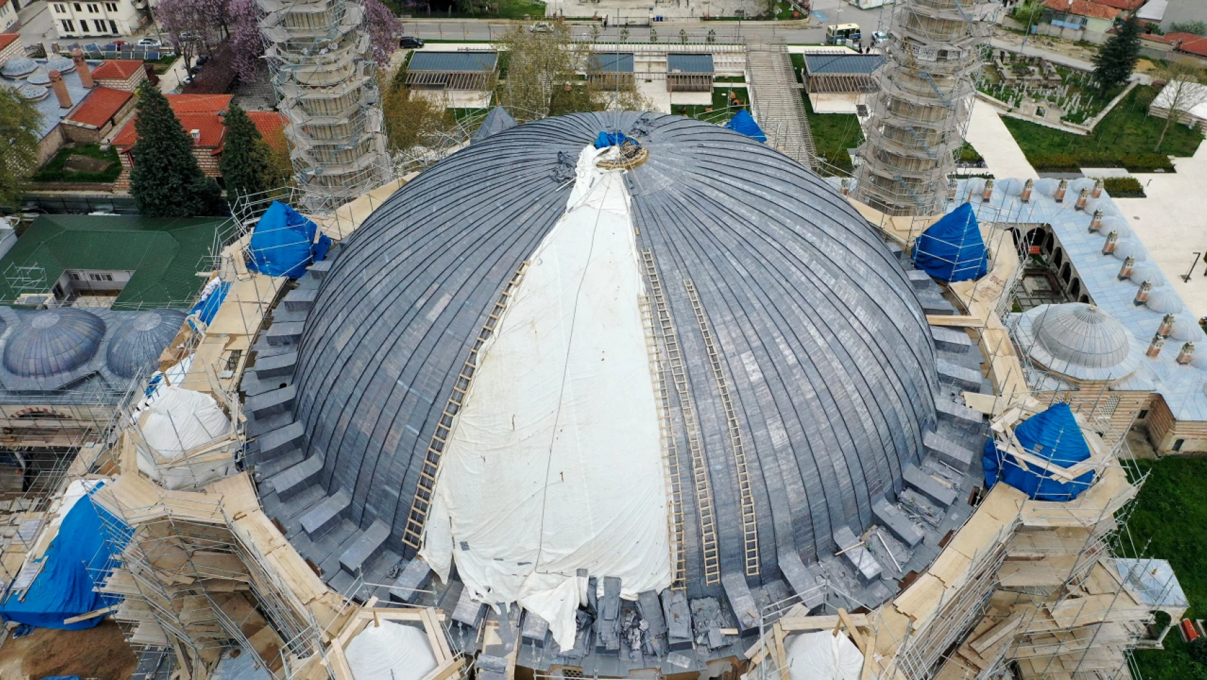 Selimiye Camisi'nin ana kubbesinde kurşun örtü çalışmasına geçildi