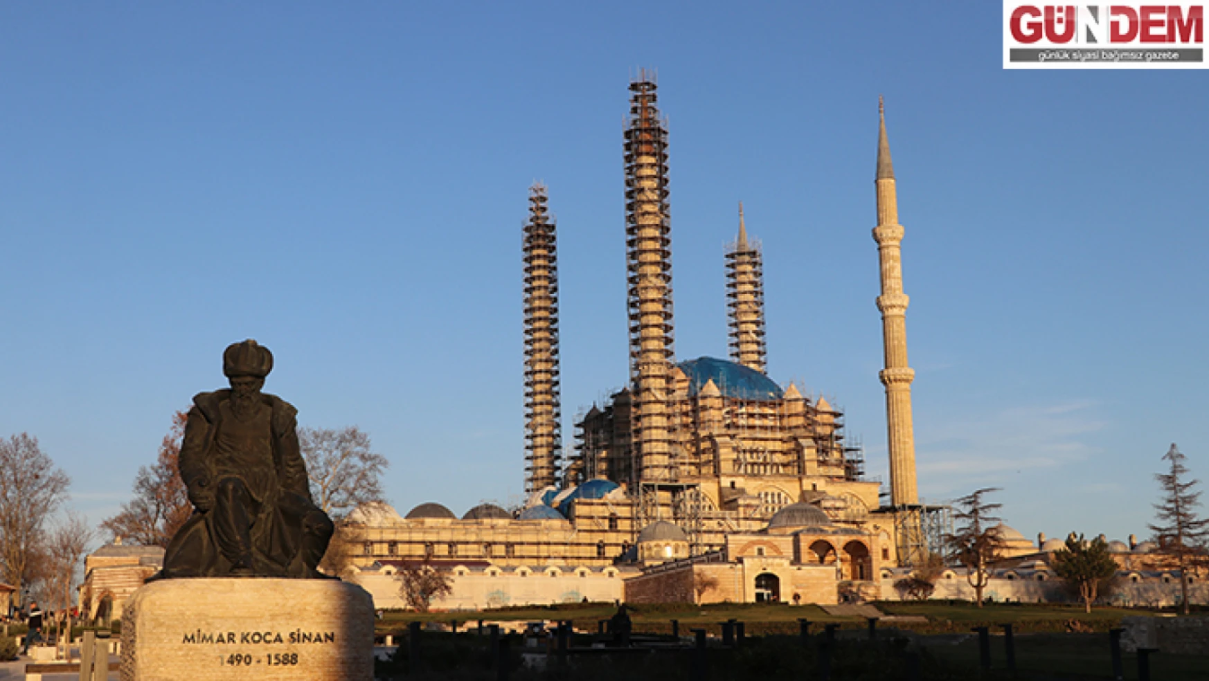 Selimiye Camisi restorasyona rağmen turist almayı sürdürüyor