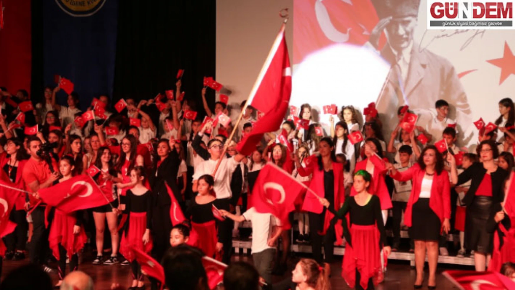 TED Edirne Koleji öğretmen ve öğrencilerinden 100. yıla özel coşku dolu kutlama