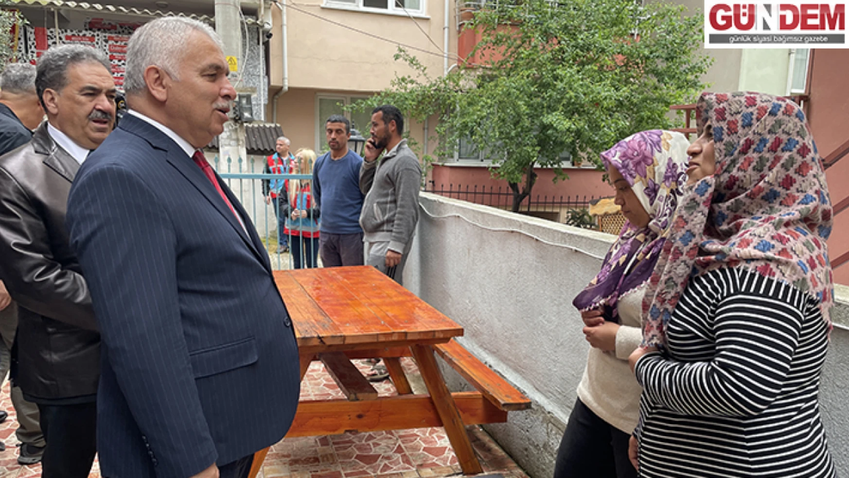 Tekirdağ Valisi, belediyenin konaklamalarına son verme kararı aldığı depremzedeleri ziyaret etti
