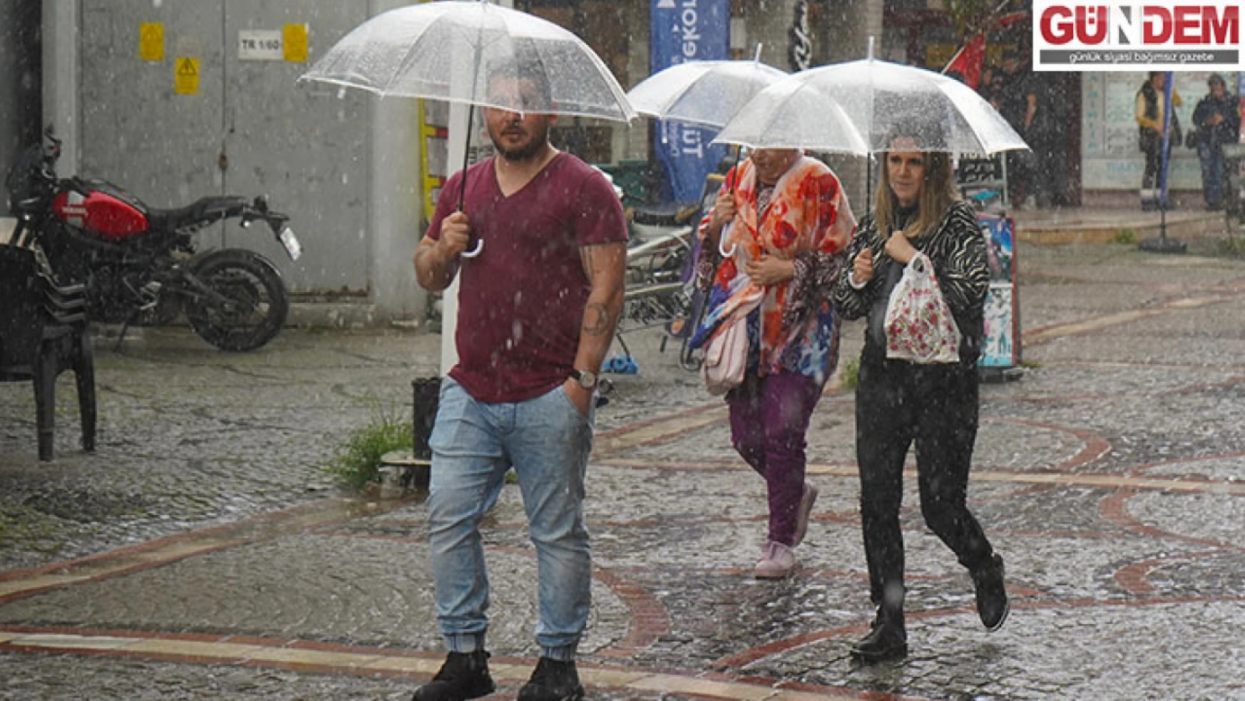 Yağışlı hava vatandaşları hazırlıksız yakaladı