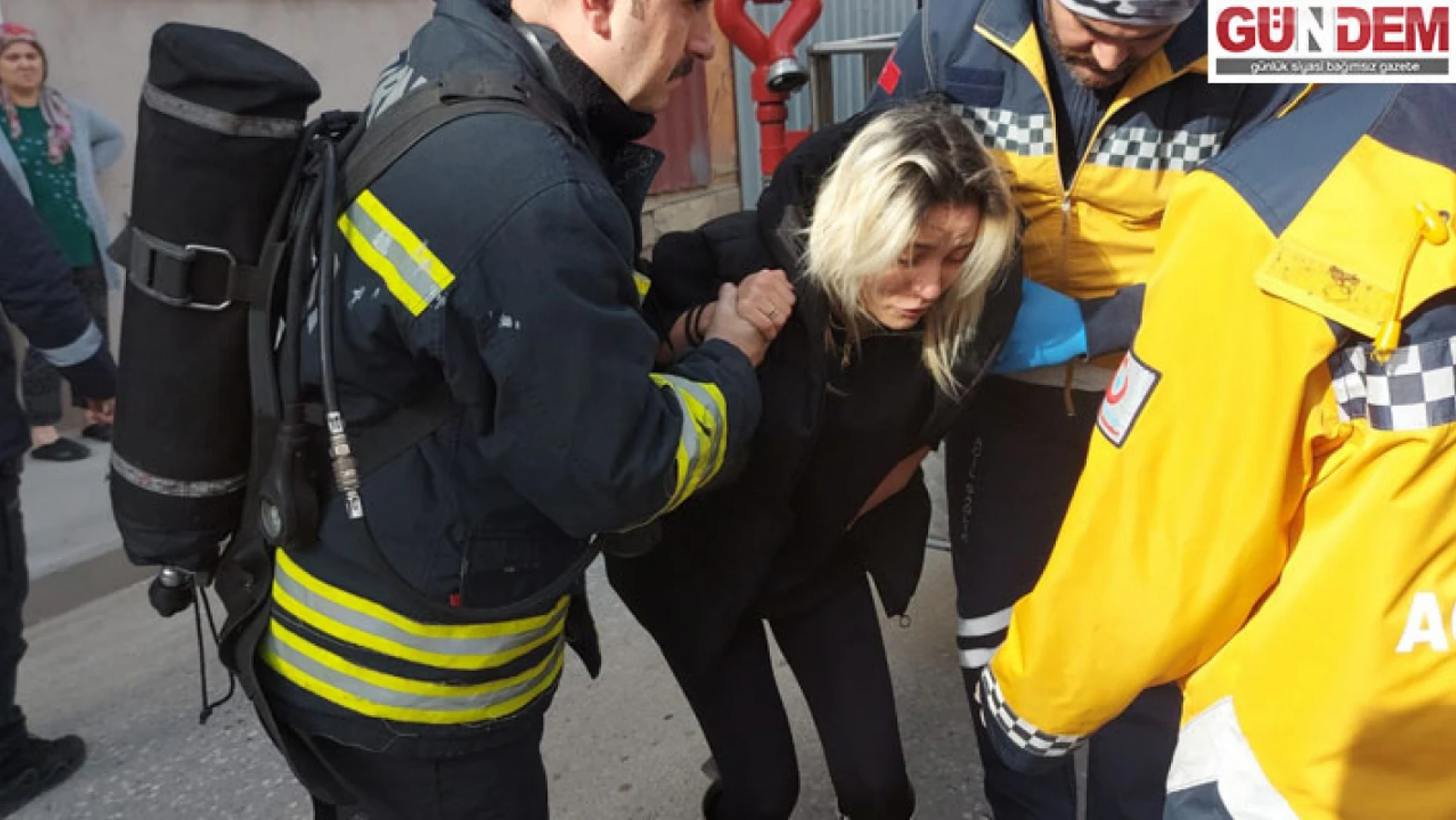 Yangın korkuttu, dumandan etkilenen hamile kadın hastaneye kaldırıldı