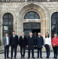 Alireisoğlu, öğrencilerle birlikte İstiklal Marşı törenine katıldı