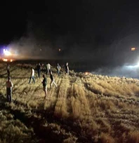 Anız yangını ormana sıçramadan söndürüldü