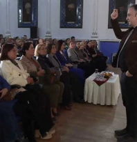 'Çocuklar ekranla değil, ilgiyle büyümeli'