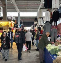 Cumartesi Pazarı'nda alışveriş yoğunluğu dikkat çekti