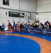 Deprem şehidi sporcular anısına güreş turnuvası düzenlendi
