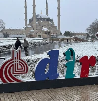 Edirne'de kar yağışı etkili oldu, kent beyaza büründü