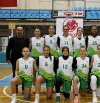 Edirne DSİ Spor Kulübü'nün 46 yaşındaki kaptanı Toker, azmi ve çalışkanlığıyla takdir topluyor