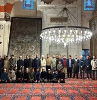 Gençler, Eski Camii'nde sabah namazında buluştu