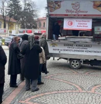 Gümrükçülerden vatandaşlara lokma ikramı