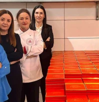 İpsalalı kadınların hazırladığı çikolatalar öğretmenlere hediye edildi