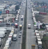 Kapıkule Sınır Kapısı'nda çift yönlü 7'şer kilometre tır kuyruğu oluştu