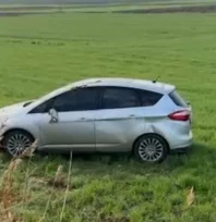 Kontrolden çıkan otomobil tarlaya uçtu