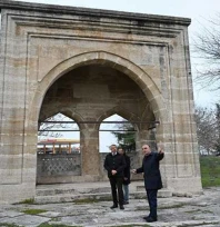 Köprü kalıntılarının bulunduğu alan ok meydanı ve yağlı güreş sahası olacak