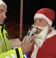 'Noel Baba' kostümlü sürücü Edirne'de trafik uygulamasına takıldı