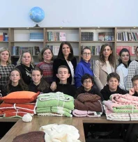 Öğrencilerin el emeği huzurevinde gönüllere dokundu