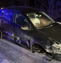 Otobanda ters yönde ilerleyen otomobilin bariyere çarptı