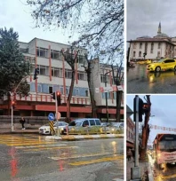 Sağanak yağış günlük yaşamı aksattı