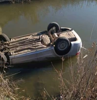 Sulama kanalına devrilen otomobilin sürücüsü hayatını kaybetti