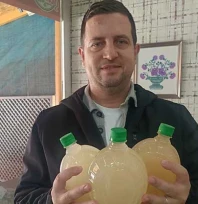 Tarihi Yöntemlerle Gül ve Çam Kozalağı Sirkesi Üretiliyor