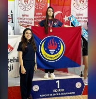 TED Edirne Koleji öğrencisi Çınarkök yüzme turnuvasında zirveye çıktı