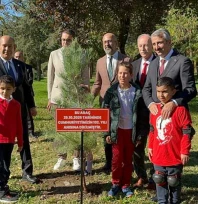 Trakya Üniversitesi'nde 102. Yıl Kutlaması İçin Fidanlar Toprakla Buluştu