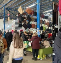 Yılbaşı öncesi Cuma Pazarı esnafın yüzünü güldürdü